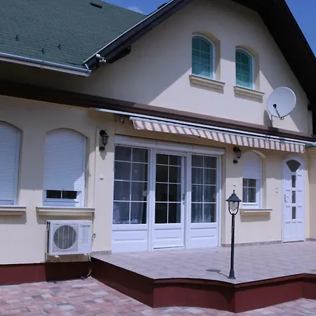 Csilla Apartman * Σίοφοκ